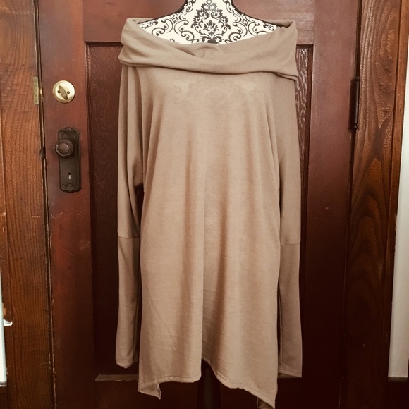 5/$25 LAST ONE! Off shoulder oversized tunic - Picture 3 of 3